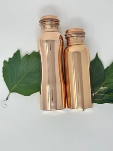 ขวดทองแดงเคลือบด้วยค้อนคุณภาพระดับพรีเมี่ยมสำหรับรูปลักษณ์แบบอินเดียดั้งเดิมและวัตถุประสงค์ในการใช้ชีวิตที่มีสุขภาพดี - Product Image 2