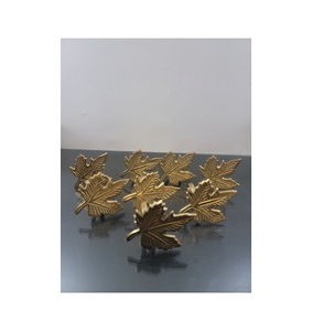 Rond de serviette en laiton forme de feuille différente Styles de serviette en laiton de luxe Porte-anneau Accessoires en or Anneau de serviette Forme de bracelets en or - Product Image 3