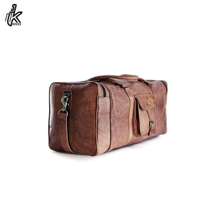 Sac de voyage imperméable de qualité supérieure en cuir véritable, taille cabine, unisexe, en vente - Product Image 6