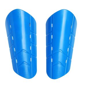 Protège-tibias de football avec trous de ventilation en PP résistant aux chocs et ajustement sécurisé pour les matchs ou les jeux d'entraînement - Product Image 1
