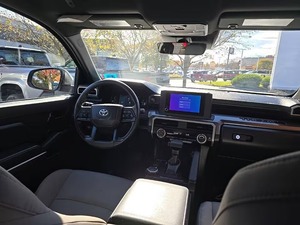 โตโยต้า ทาโคมา TRD ออฟโรด ดับเบิ้ลแค็บ 4x4 ปี 2024 สภาพดี ใช้งานน้อย รักษาดี - Product Image 5