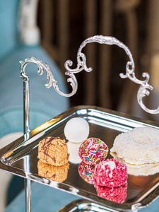 แท่นวางช็อคโกแลตขัดเงาสีเงินมันวาวสองชั้นสำหรับเสิร์ฟช็อคโกแลตและเสิร์ฟของหวานเครื่องใช้บนโต๊ะของใช้ในครัว - Product Image 3