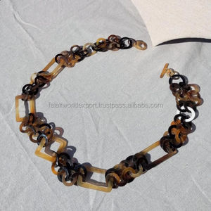 Collier de luxe en corne de buffle brute pour femme Design personnalisé et écologique avec des matériaux naturels, qualité supérieure par FWE - Product Image 3