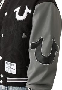 Veste universitaire ample pour homme, style bomber à fermeture éclair, avec logos brodés. - Product Image 3