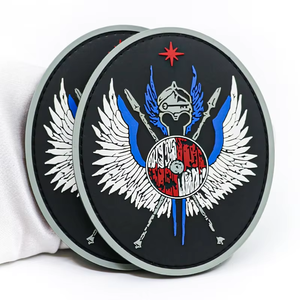 Parches de PVC tácticos personalizados con gancho y lazo, logotipo de goma 2D/3D duradero en formas de flores del alfabeto del corazón para accesorios de ropa - Product Image 3