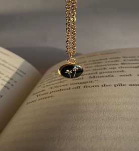 จี้ดอกเดซี่สีทองบนโซ่บิดสมบูรณ์แบบสำหรับฤดูร้อนมีจำหน่ายในราคาขายส่ง - Product Image 2