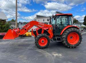 Tracteur agricole à roues Kubota M7060 4WD Équipement agricole durable avec moteur puissant Prix abordable Prêt pour une livraison rapide - Product Image 2