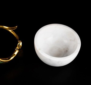 Bol en marbre blanc de qualité supérieure avec support en bois d'or pour les fruits secs et les collations Plusieurs styles et tailles disponibles - Product Image 3