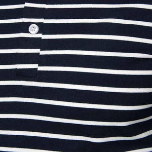 Polo personalizado cómodo para hombre con impresión por sublimación de tela de poliéster de ajuste fácil de manga corta - Product Image 2