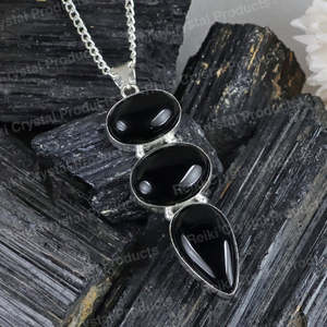 Colgante de Piedra de Cristal Natural con Cadena de Metal - Product Image 1
