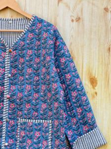 เสื้อแจ็คเก็ตผ้าฝ้ายพิมพ์ลายบล็อกแบบอินเดียสำหรับผู้หญิง ลายดอกไม้ สวมใส่สบาย ติดกระดุม ใส่ได้ทุกฤดู ผ้าเจอร์ซีย์แบบกลับด้านได้ - Product Image 5