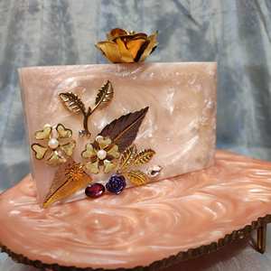 กระเป๋าคลัทช์สำหรับผู้หญิงทำจากยางเรซินหัตถกรรมอินเดีย - Product Image 1