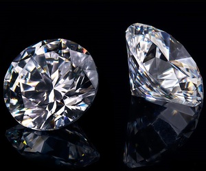 0.02ct หลวมๆของดาวชุลมุนเทียบกับเพชรสีขาวเจียระไนอย่างยอดเยี่ยมพร้อมการรับรอง GIA รูปวงรีสีเขียวมรกตและ VVS1ใส - Product Image 1