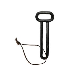 Abrebotellas de hierro fundido antiguo duradero con construcción fuerte, perfecto para cocinas de granja, eventos al aire libre e interiores de banquetes - Product Image 6