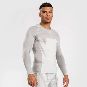 Protector de sarpullido de manga larga para hombre con ajuste de compresión cómodo y longitudes de manga personalizadas Característica elástica del logotipo frontal - Product Image 3