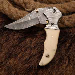 Navaja de Bolsillo Plegable de Acero de Damasco Hecha a Mano, Personalizada OEM, de Grado Industrial, para Campamento al Aire Libre, con Mango de Hueso y Funda Personalizada - Product Image 1