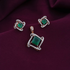 Boucles d'oreilles clous en argent 925 avec moissanite et diamant, style moderne, pour le quotidien et le bureau, disponibles en gros - Product Image 1