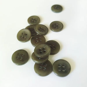 Boutons en corne de buffle de qualité supérieure, écologiques, faits à la main, à quatre trous, finition polie, artisanat naturel pour la couture - Product Image 5