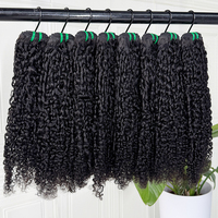 Extensiones de cabello humano rizado tipo pixie, color negro natural, textura suave y con volumen en las puntas, para la elaboración de pelucas.