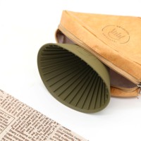 Filtre à café portable en silicone réutilisable Jellyfish avec support en bois, design moderne, capacité 600-900 ml, écologique et pliable
