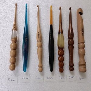 Ganchos de ganchillo de madera hechos a medida, gancho de ganchillo con incrustaciones de madera y resina y ganchos de ganchillo de resina ideales para reventa - Product Image 1