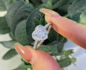 Anillo de Compromiso Eternity con Halo en Forma de Corazón, Plata de Ley 925 Brillante, Color DEF, Claridad VS-VVS, Diamante de Laboratorio en Oro Blanco de 14K - Product Image 4