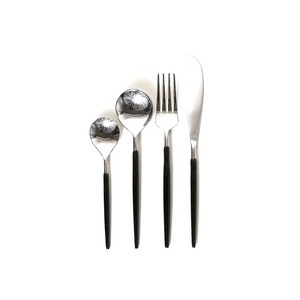 Ensemble de 4 couverts couverts en acier inoxydable poli miroir, parfait pour la table à manger, ustensiles de cuisine, usage quotidien, poignée noire - Product Image 1