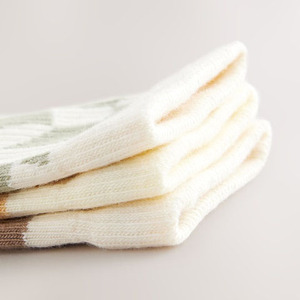 Calcetines de algodón personalizados ODM con estilo para hombres y mujeres, calcetines transpirables suaves de tablero de ajedrez para ropa de calle informal o deportes al aire libre - Product Image 2