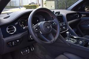 Bentayga 2021, modèle First Edition, très bien équipé, moteur V8 biturbo - Product Image 3
