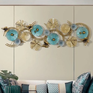 Arte de pared de metal de mariposa para sala de estar y dormitorio, decoración de pared de diseñador multicolor al por mayor para regalos de salón, jardín y boda - Product Image 1