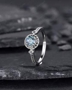 Anillo de Compromiso Clásico de Media Eternidad Redondo de Plata de Ley 925 con Alejandrita para Mujer, Chapado en Rodio - Product Image 3