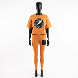 Ensemble femme t-shirt et legging en polyester et élasthanne 190 GSM de haute qualité, imprimé abstrait rouge rouille, logo sérigraphié - Product Image 3