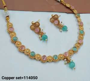 ENSEMBLE DE BIJOUX INDIENS TRADITIONNELS ET À LA MODE EN CUIVRE ENSEMBLE DE BIJOUX DE MARIAGE POUR FEMMES BOUCLES D'OREILLES ET COLLIER - Product Image 4