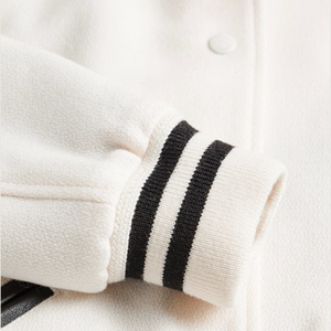 เสื้อแจ็คเก็ตบาสเก็ตบอลหนังกันน้ำสำหรับผู้ชาย Twill Sports 2026 พร้อมโลโก้แบบกำหนดเอง  บุซับในขนเชอร์ปา สำหรับฤดูหนาว - Product Image 3