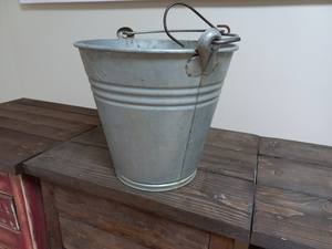 Seau à charbon rond en métal galvanisé Foyers Accessoires d'extérieur pour la maison Jardin Patio Feu Cendres Charbon Seau Cheminée Outils 2025 - Product Image 3