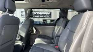 Routan SEL SUV 2012 d'occasion en excellent état avec moteur turbo, sièges en cuir, conduite à gauche, navigation - Product Image 2