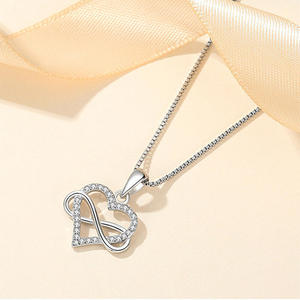 จี้สร้อยคอเงินแท้รูปหัวใจอินฟินิตี้ "You Complete Me" ของ Jeulia - Product Image 3