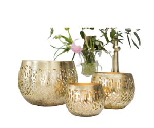 Ensemble de bougeoirs à bougie chauffe-plat martelé traditionnel classique trois pièces lanternes et bocaux à bougies décoratifs indiens - Product Image 1