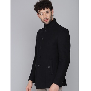 Blazer formel noir de qualité supérieure pour les réunions d'affaires, les sorties décontractées et les tenues de soirée, disponible à un prix compétitif - Product Image 1