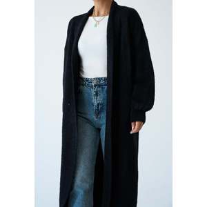 Cardigan en tricot noir long jusqu'aux chevilles - Product Image 2
