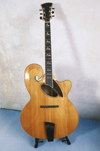 Guitarra Jazz Archtop Hecha a Mano <span class=keywords><strong>de</strong></span> 18 Pulgadas, Cuerpo Hueco Artesanal, Arce Flameado, Diapasón <span class=keywords><strong>de</strong></span> Ébano Personalizable, Fabricada con Abeto - Product Image 3