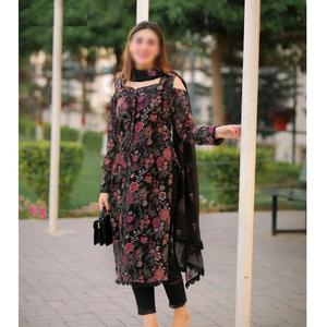 Robe de couleur noire avec fil rouge brodé, très bon design, salwar shalwar kameez de WS INTERNATIONAL - Product Image 6