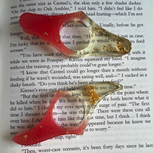 Soporte para páginas de libros de resina, agarre para los dedos, accesorio de lectura duradero y cómodo, perfecto para libros, materiales de estudio, diarios y novelas - Product Image 1