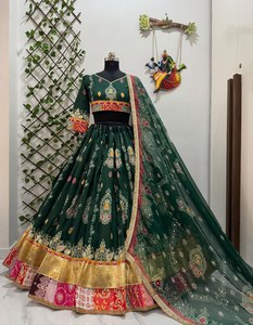 Nouveautés Coton mousseline lourd de couleur verte avec impression numérique avec travail en miroir véritable ensemble Rajasthani Lehenga Choli pour Navratri - Product Image 5
