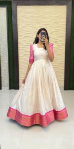 ผ้าไหมผ้าฝ้ายพร้อมชุดผ้าแจ็คการ์ดชายแดนผู้ผลิตและผู้จัดจำหน่ายจาก surat - Product Image 4