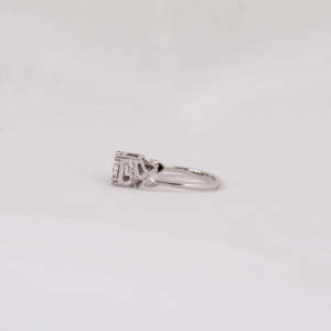 Bague de fiançailles vintage de luxe en or massif 14KT avec diamant de laboratoire de coupe ronde élégante bague personnalisée pour les cadeaux certifiés IGI - Product Image 2