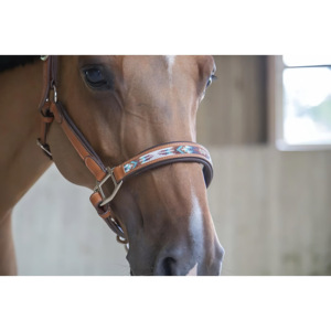 Licou de cheval en cuir élégant avec accents perlés et boucles réglables en acier inoxydable - Product Image 4