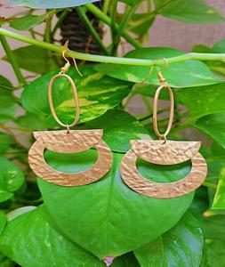 Pendientes de tuerca de latón con forma de flor de hoja elegante chapados en oro personalizados para mujer, joyería minimalista de F S International - Product Image 3