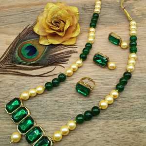 Collier de perles rouges royales blanches et grises Collier de perles à 3 lignes Fabricant pour FEMMES USA EUROPE FEMMES MEILLEURE VENTE D'ACHAT EN VRAC - Product Image 3