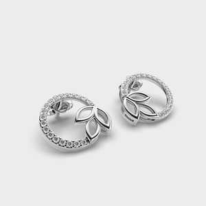 Boucles d'oreilles clous en argent sterling 925 massif plaqué rhodium avec cercles entrelacés et diamants |   Certifié IGI |   Cadeau d'anniversaire vintage - Product Image 3